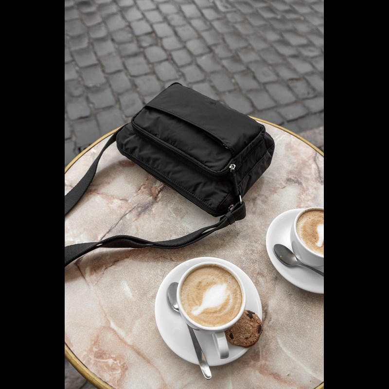 Aura Crossbody Novara Recycled Svart 11
