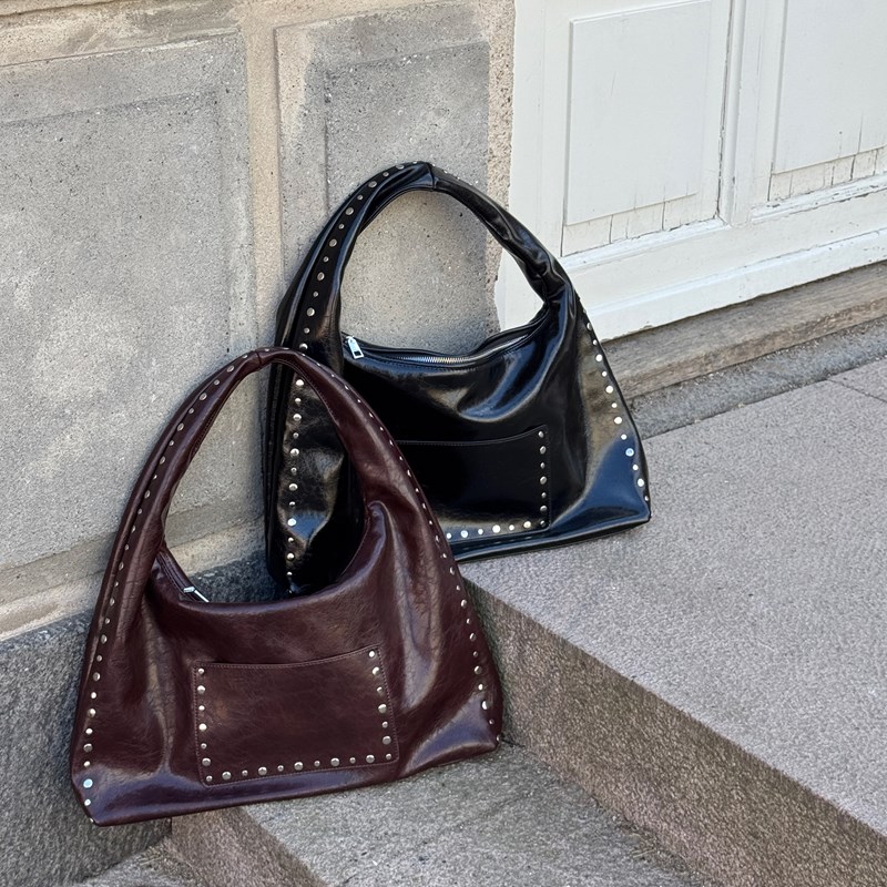 PITAYA Skuldertaske Ella stud bag M. Brun 4