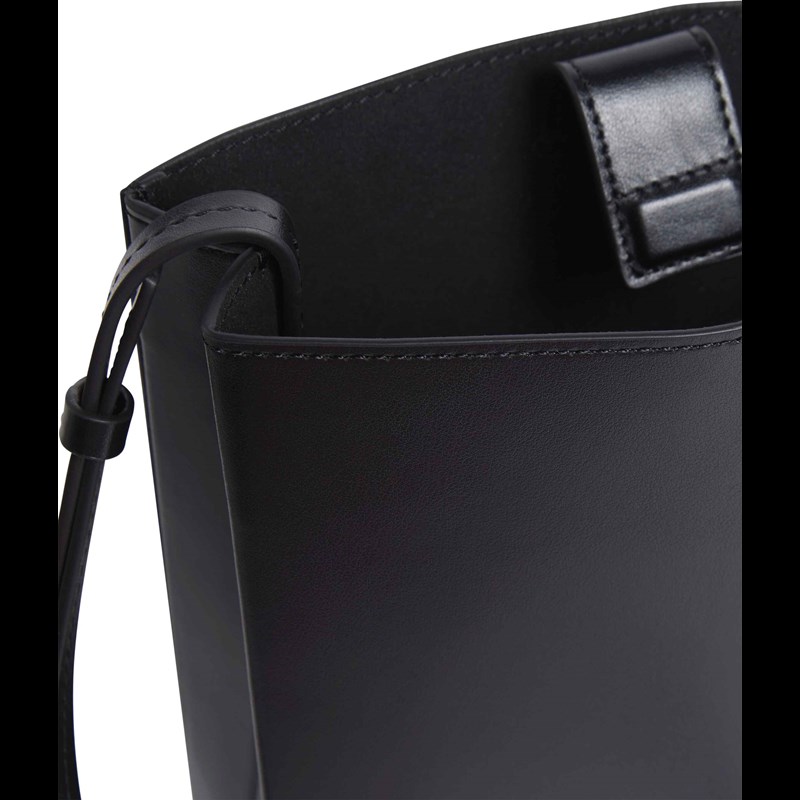 Calvin Klein Crossbody Hero Svart 3