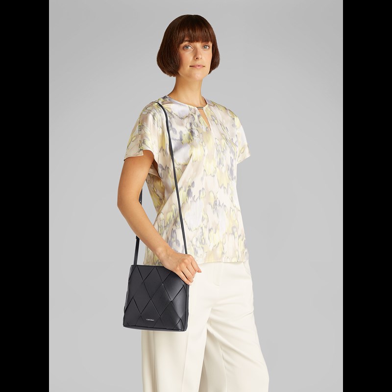 Calvin Klein Crossbody CK Woven Square Svart 2