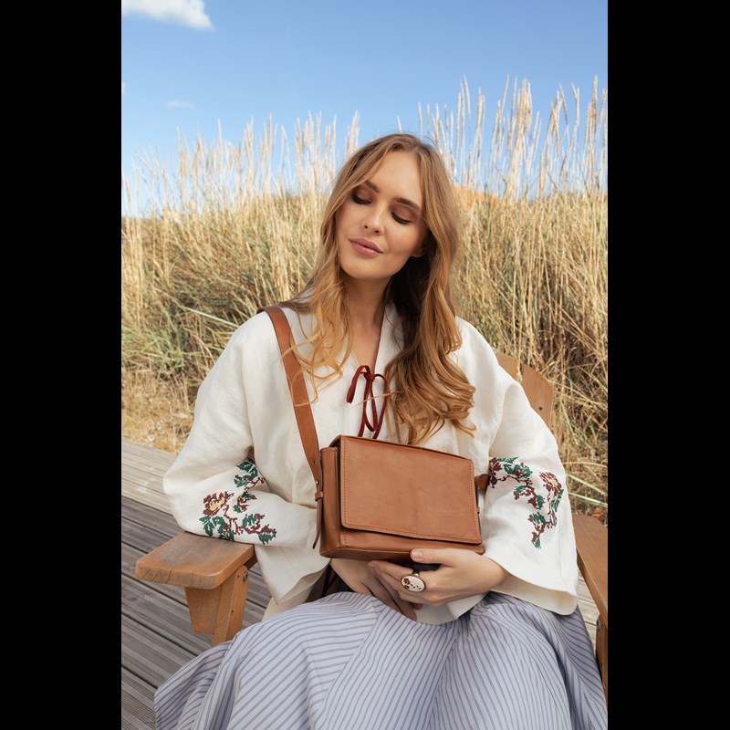 RE:DESIGNED Crossbody Nory Cognac 3