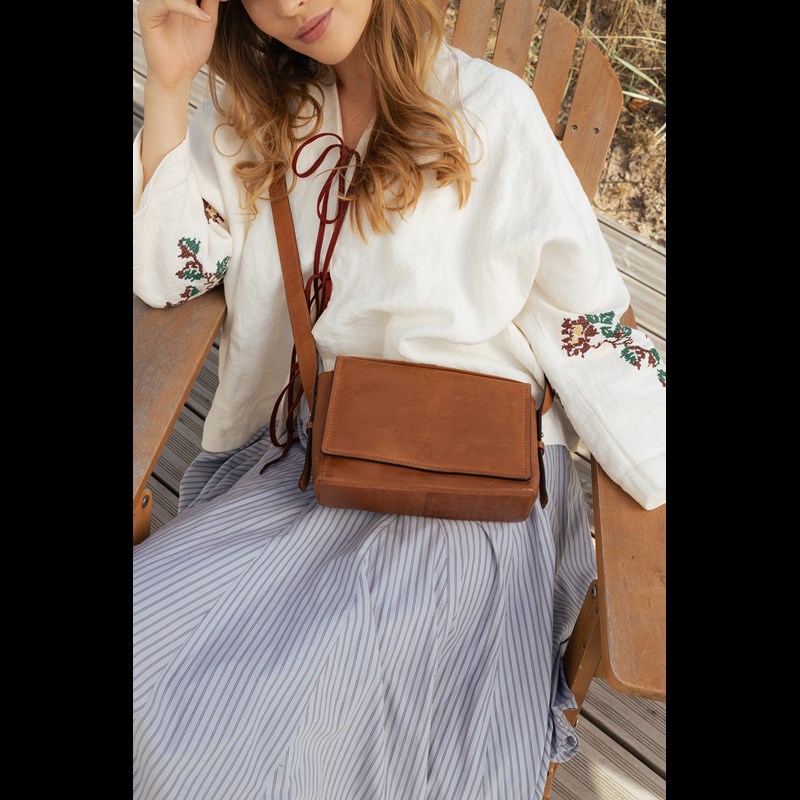 RE:DESIGNED Crossbody Nory Cognac 2