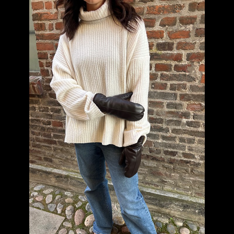 Aura Dameluffer Moritz M. Brun Str S 2