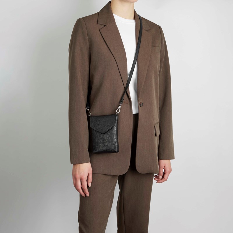 MARKBERG Mobiltaske Carly Grain Sort 2