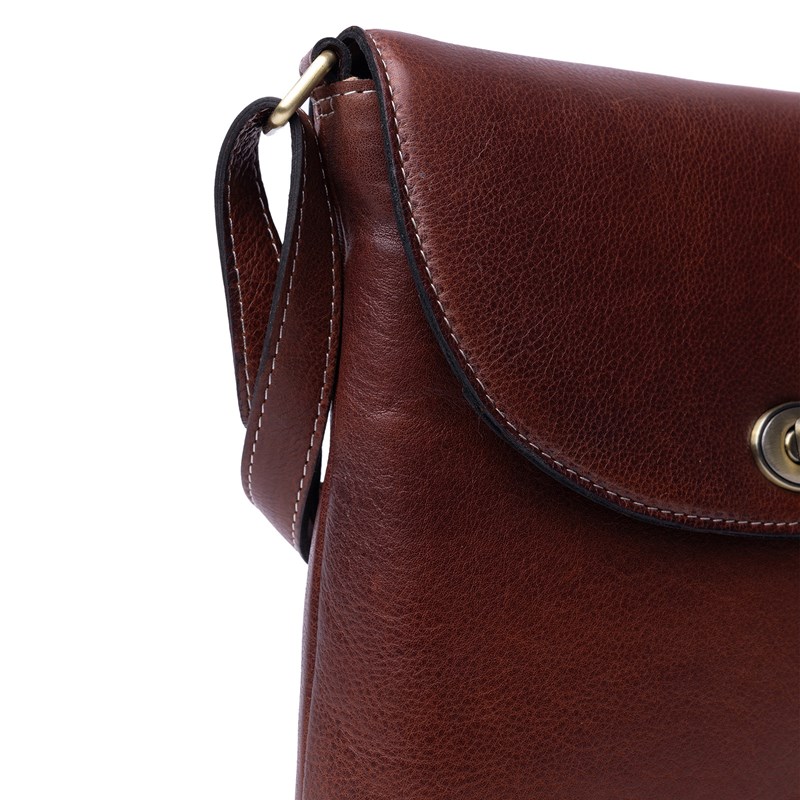 RE:DESIGNED Crossbody Taya Cognac 3
