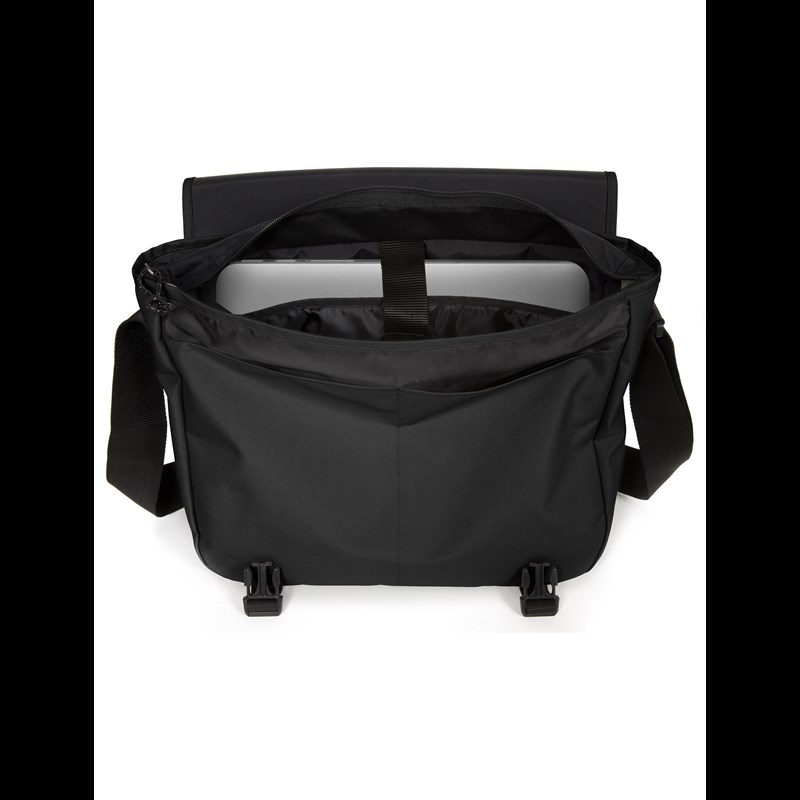 Eastpak Axelväska Delegate + Svart 17" 2