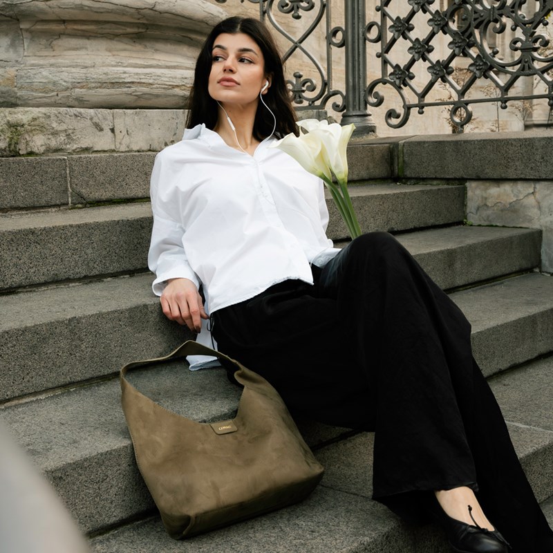 Conmé Skuldertaske Kylie Suede Oliven 13" 2