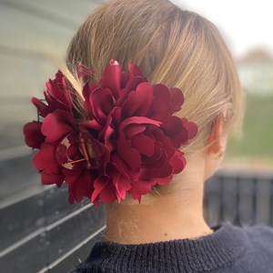 Conmé Hårklemme Lea Big Flower Bordeaux alt image