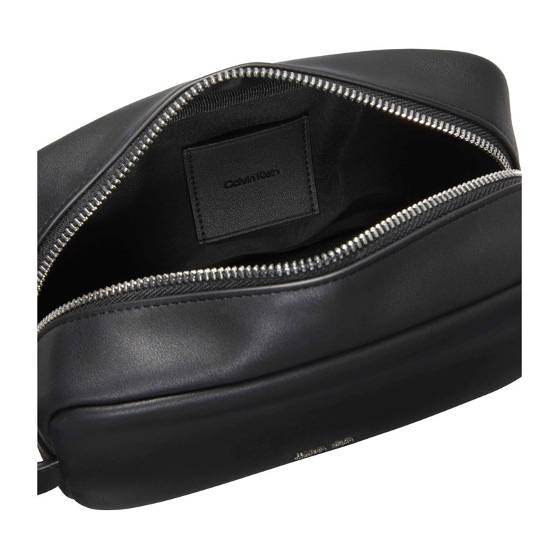 Calvin Klein Necessär Raised Logo Svart 2