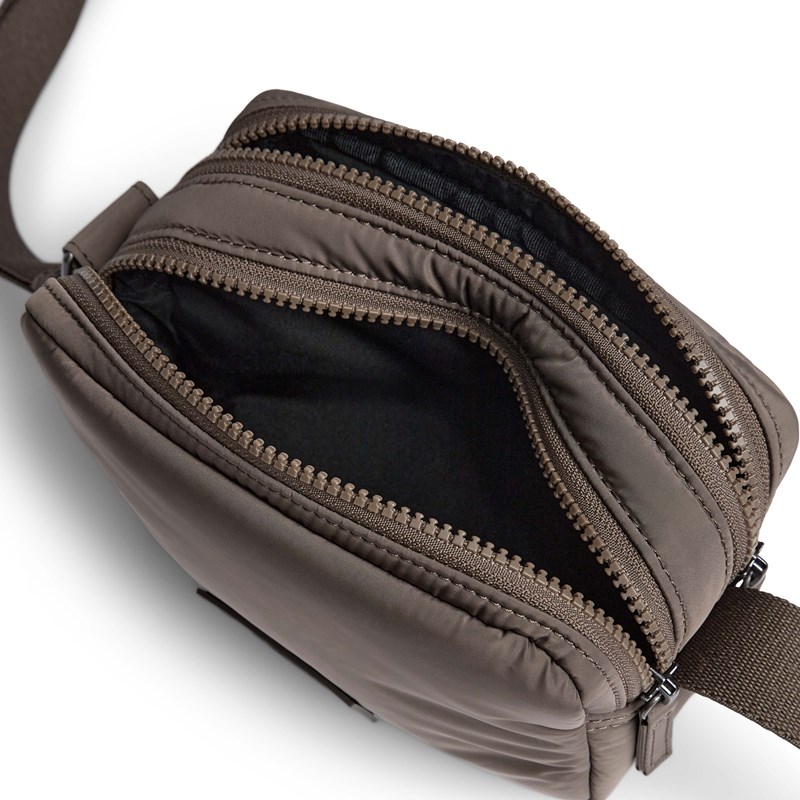 MARKBERG Crossbody Less Recycle Gråbrun 8