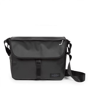 Eastpak Skuldertaske Delegate + 17" Sort
