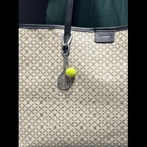 Conmé Väskhänge charm tennis Silver/gul alt image