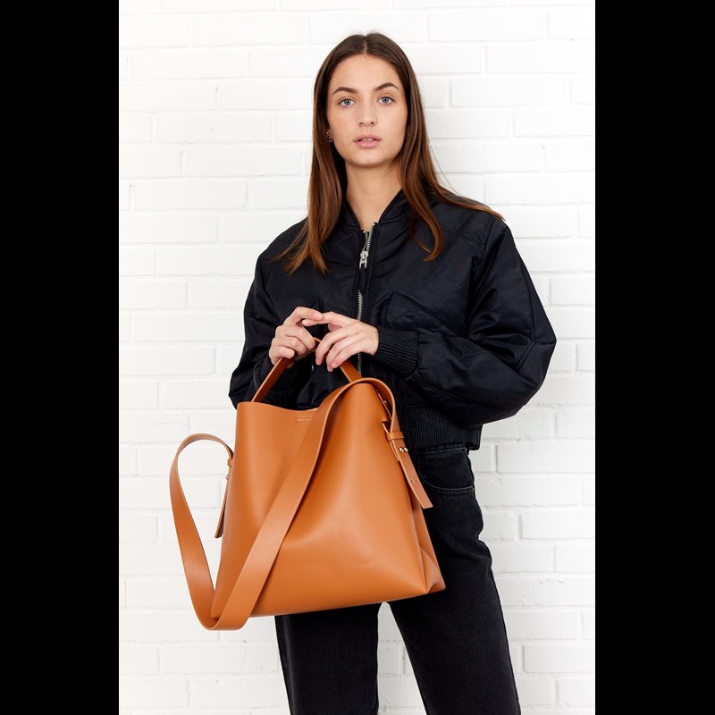 Bella Ballou Shopper Street Caramel 13" 2