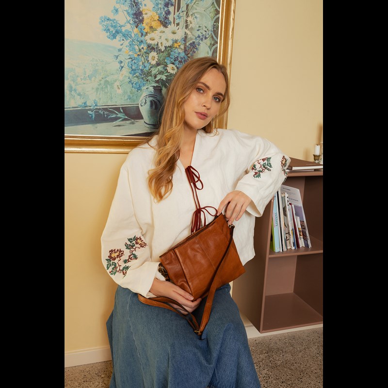 RE:DESIGNED Crossbody Nisa Medium Brun 3