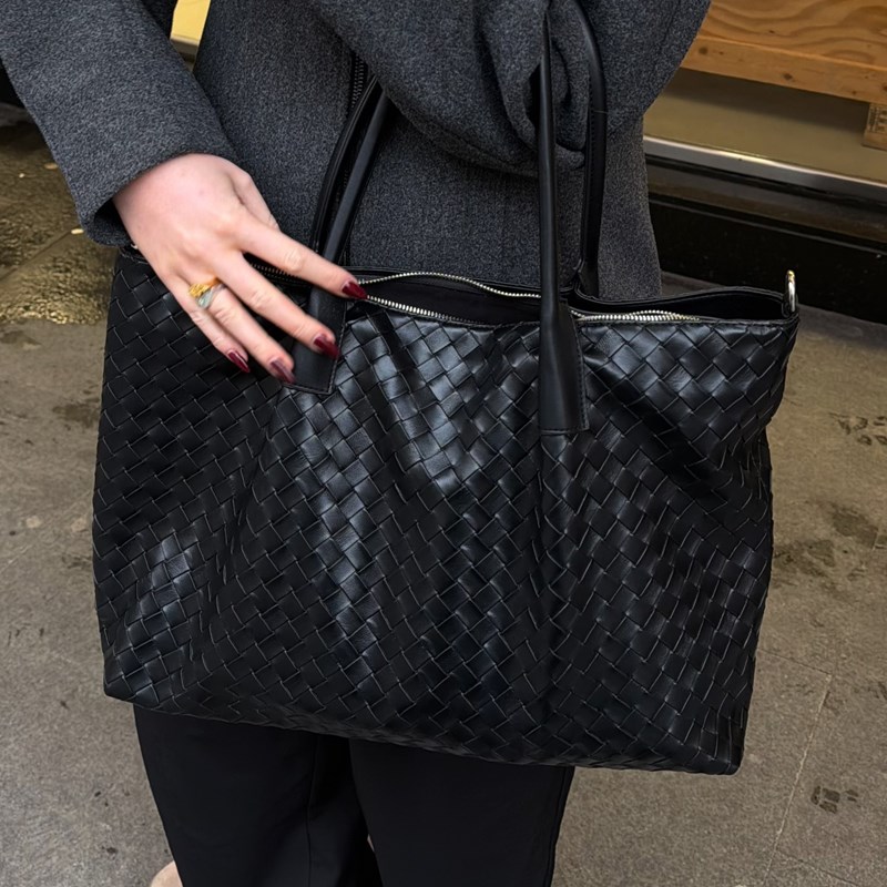 PITAYA Skuldertaske Bianca Medium  Sort 4