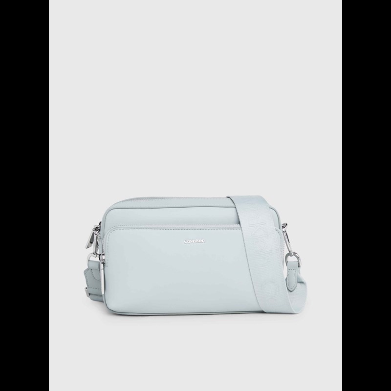 Calvin Klein Crossbody Must Camera Lysegrå 2