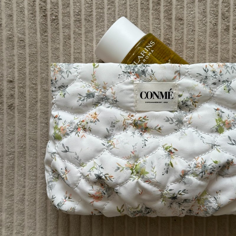 Conmé Kosmetikpung quilt Emma Blomster Print 6