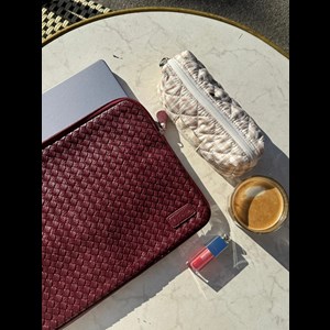 PITAYA Dator Sleeve Charlotte 13" Bordeaux alt image