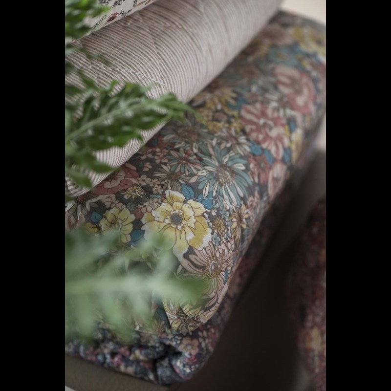 Ib Laursen Tæppe Quiltet Blomster Print 130x180 2