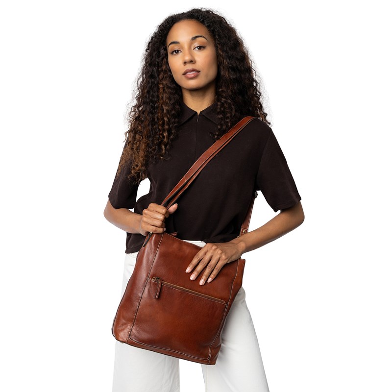 RE:DESIGNED Axelväska Myra Big Konjak 2