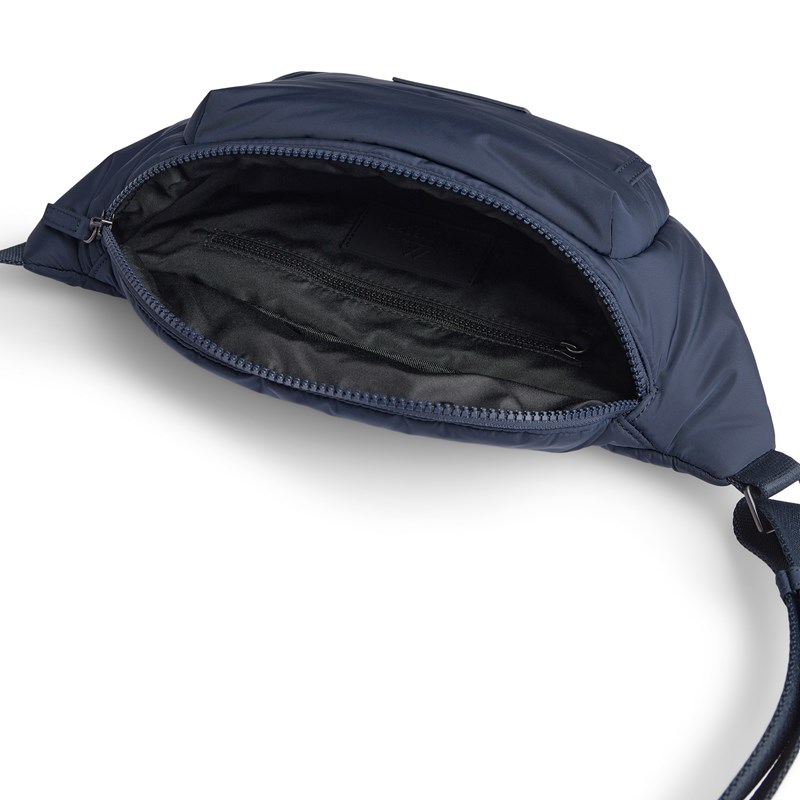 MARKBERG Bæltetaske Fame Recycled Navy 6