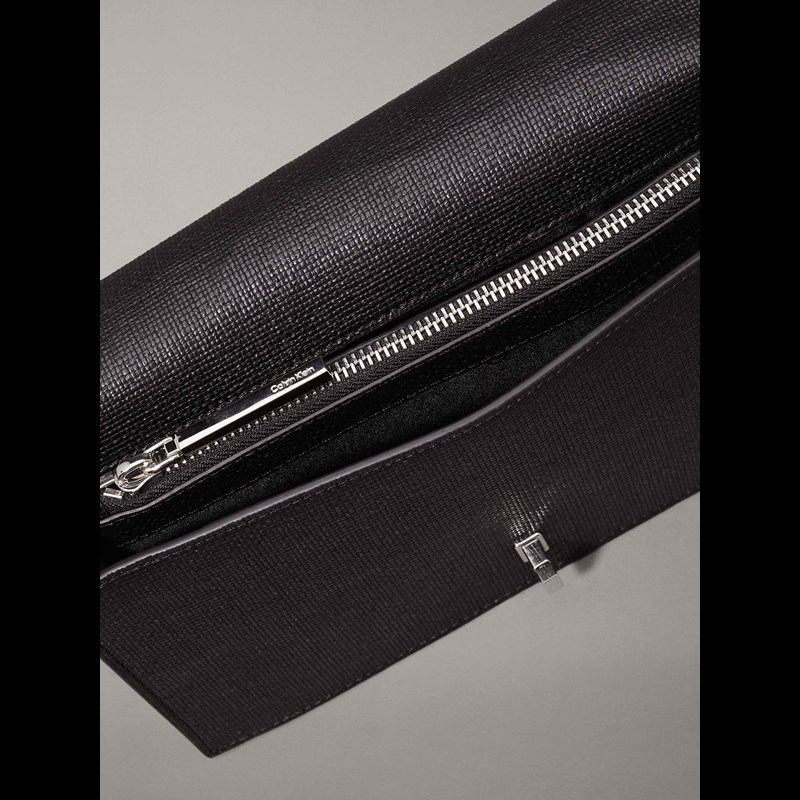Calvin Klein Crossbody CK Mini Chain Tex Svart 6