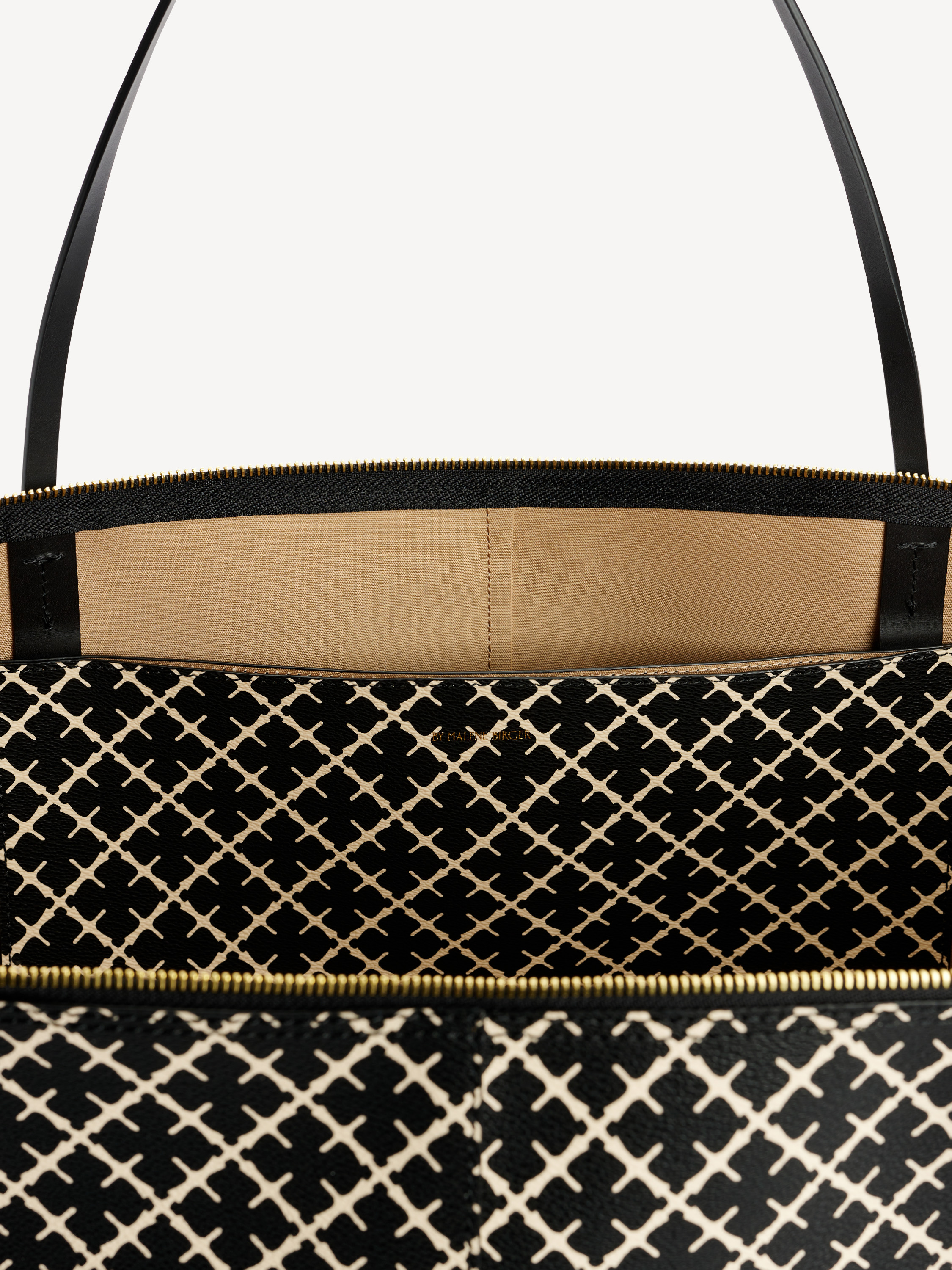 By Malene Birger Shopper Leesa - Shop online hos NEYE