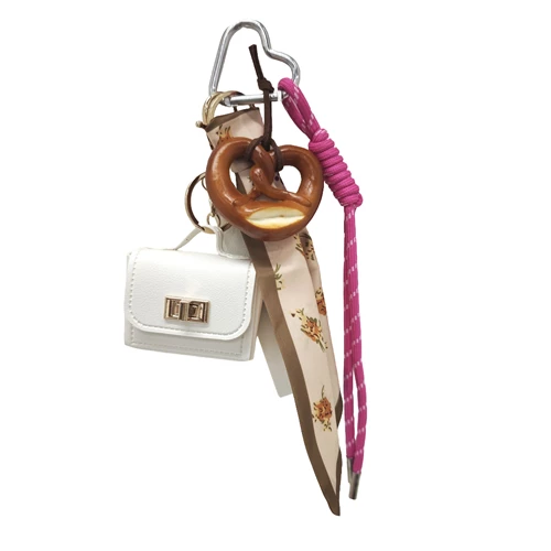 Bag charm taske pretzel