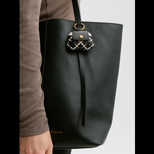 By Malene Birger AirPods Case Ada Sort alt image