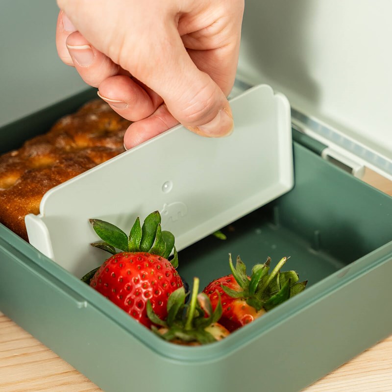 Done By Deer Matlåda Tiny trails Grön 7