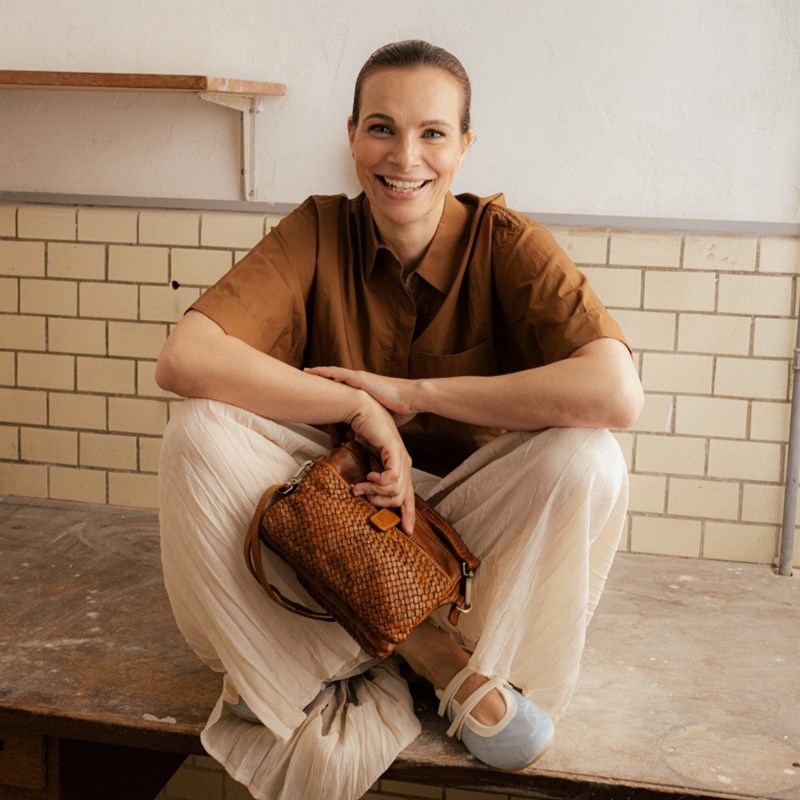 RE:DESIGNED Crossbody Marga Brun 7