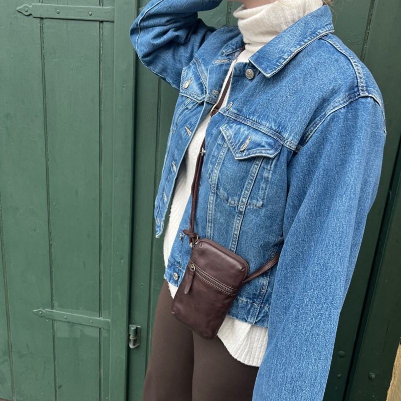 Aura Mobiltaske Pai  M. Brun 2