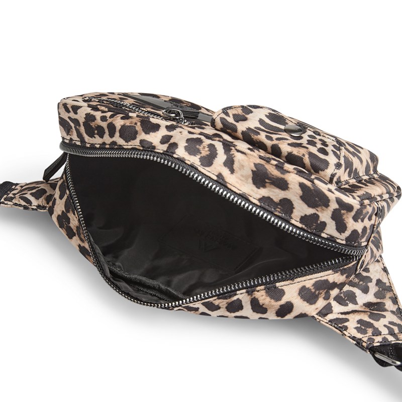 MARKBERG Midjeväska Darla Monochrome Leopard 6