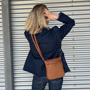 Aura Crossbody Chile Cognac alt image