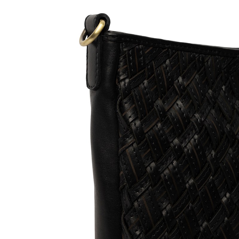 RE:DESIGNED Crossbody Mika Medium Svart 4