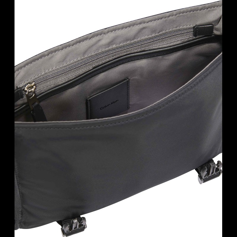 Calvin Klein Axelväska Sleek Svart 2
