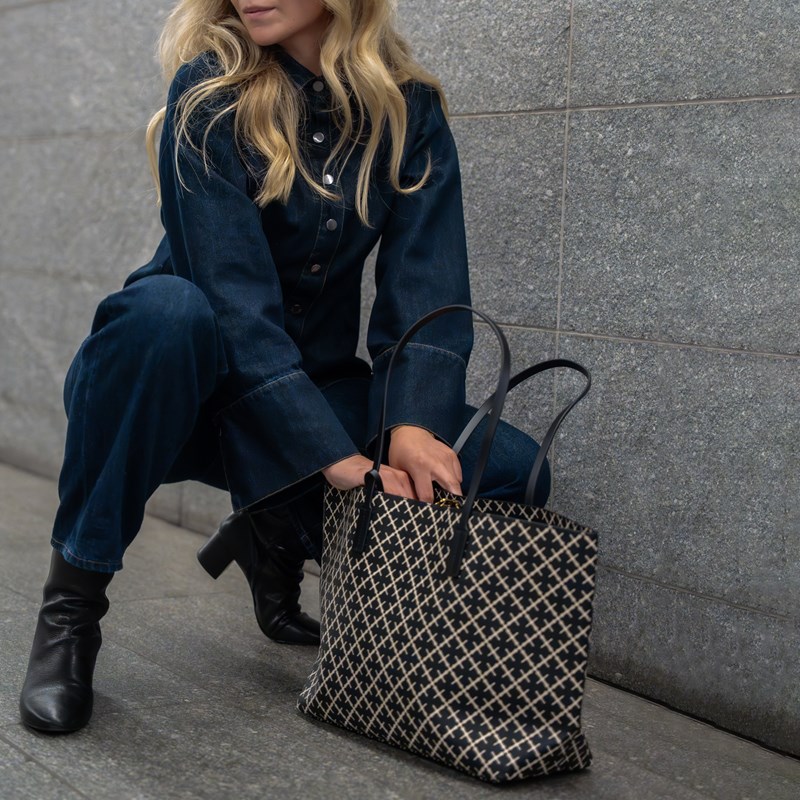 By Malene Birger Shopper Abigail Svart 5