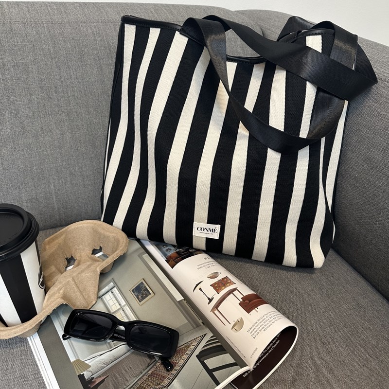 Conmé Shopper Kornelia Svart med rand 2