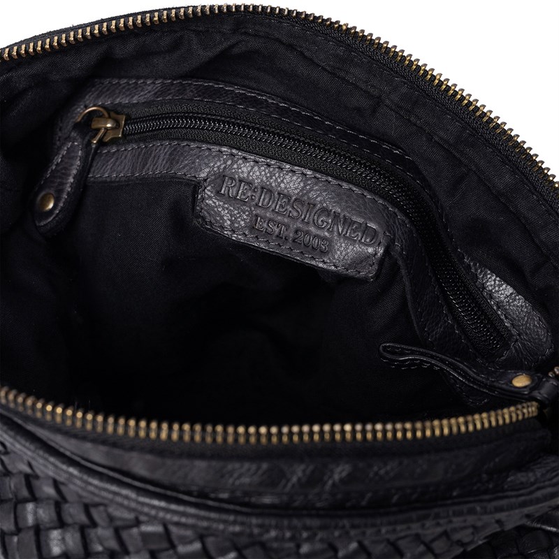 RE:DESIGNED Crossbody Jenne Medium Svart 5