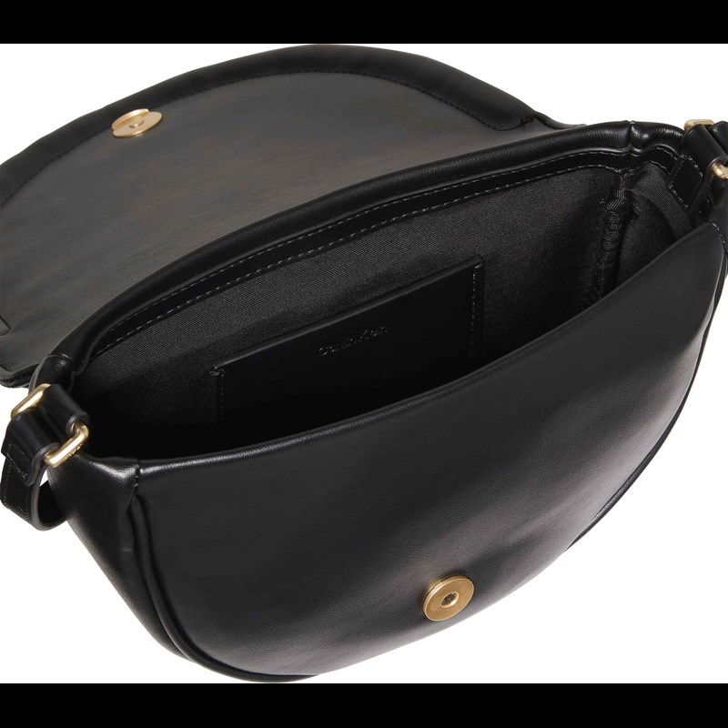 Calvin Klein Crossbody Raised Saddle Svart