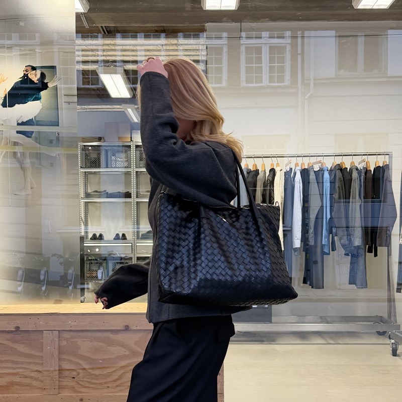 PITAYA Skuldertaske Bianca Medium  Sort 5