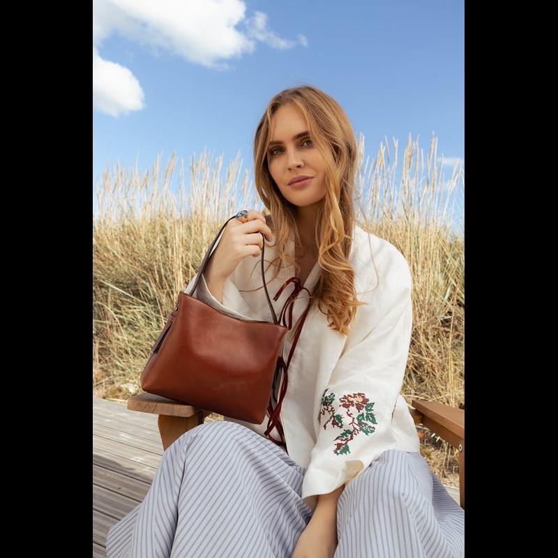 RE:DESIGNED Skuldertaske Naya Small Cognac 2