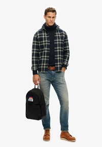 Superdry Ryggsäck Montana Classic Patch Svart