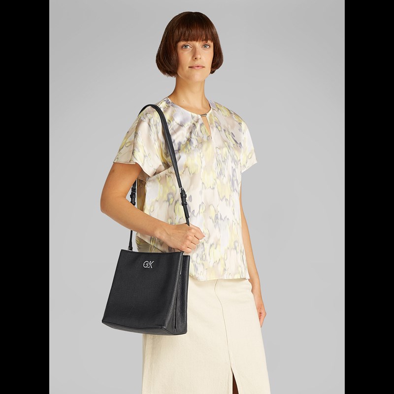 Calvin Klein Skuldertaske CK Bucket Tex Sort 2