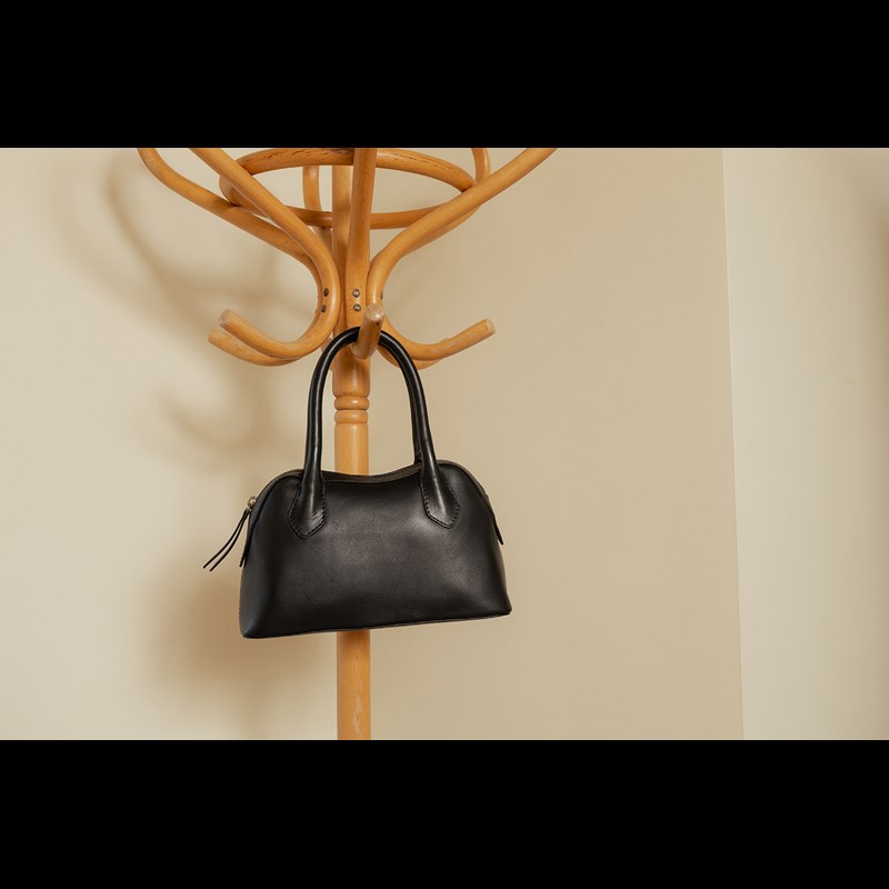 RE:DESIGNED Crossbody Nynne Small Svart 2