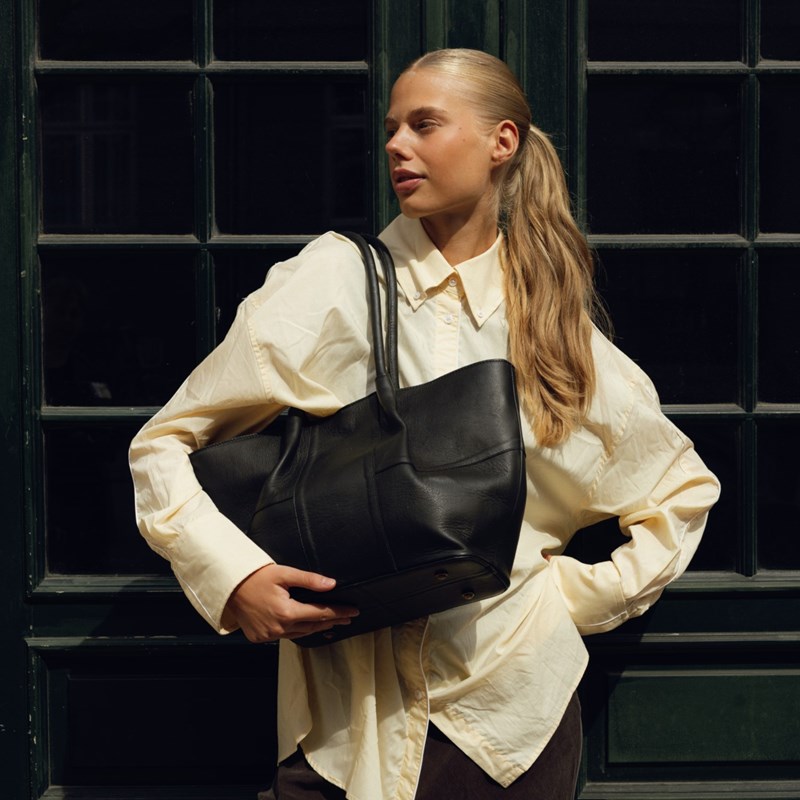 RE:DESIGNED Datorväska Mane Big Svart 7