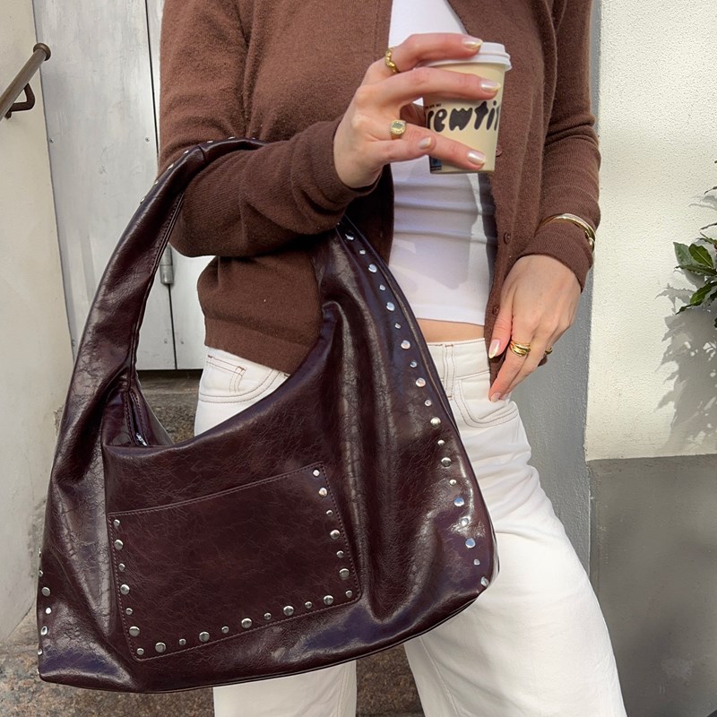 PITAYA Skuldertaske Ella stud bag M. Brun 2