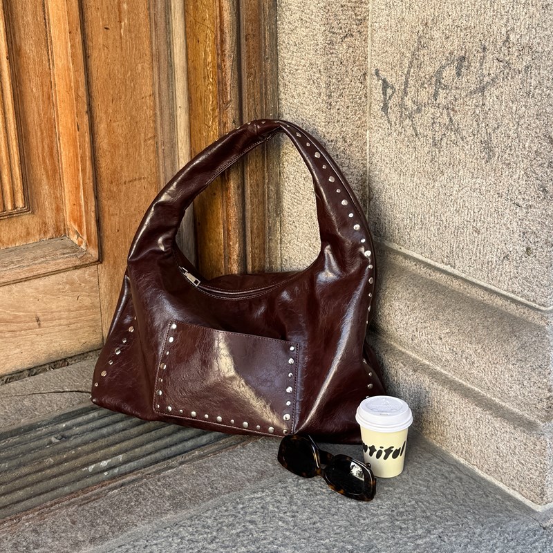 PITAYA Skuldertaske Ella stud bag M. Brun 6