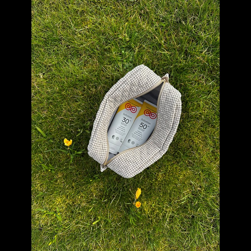 Conmé Toalettväska stor tärna Grå rutig 2