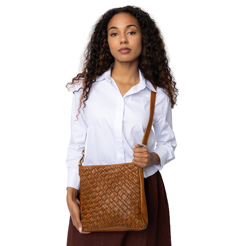 RE:DESIGNED Crossbody Mika Medium Brun 2